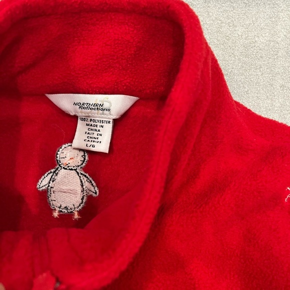 [L]Northern Reflections Red Fleece Vest with Winter Holiday Penguin Embroidery - Picture 3 of 8